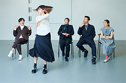 岡田利規<br>ダンス作品兼演劇作品『ダンスの審査員のダンス』